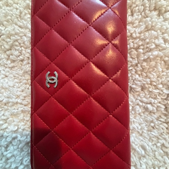 CHANEL Quilted Red Wallet - Picture 5 of 16